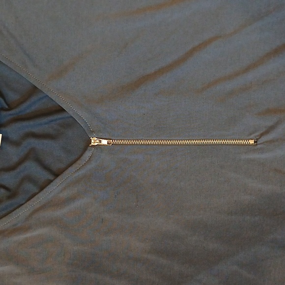 Green Envelope Smoky Blue Zipper V-Neck Sleeveless Blouse Womens Size PM - Picture 3 of 5